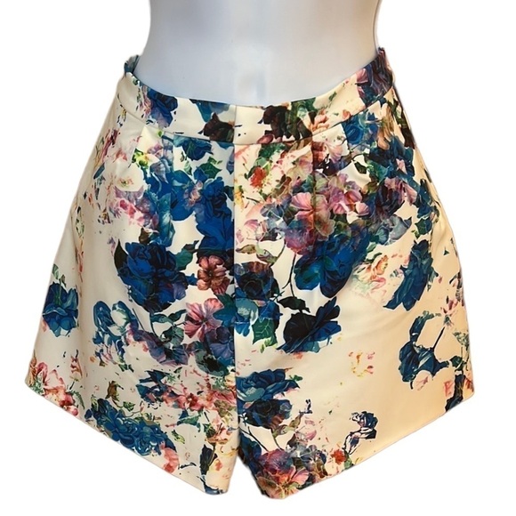 Lovers + Friends Pants - Lovers + Friends Multicolored Floral Shorts Sz-M